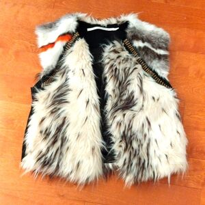 Twelfth Street By Cynthia Vincent faux Fur Vest with 2 side pockets
